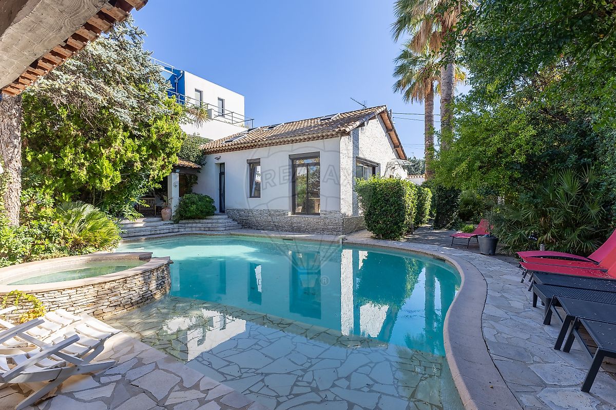 Maison 2 pièces 218 m² · à Marseille 8ème · 218 m² · 1 299 000 €