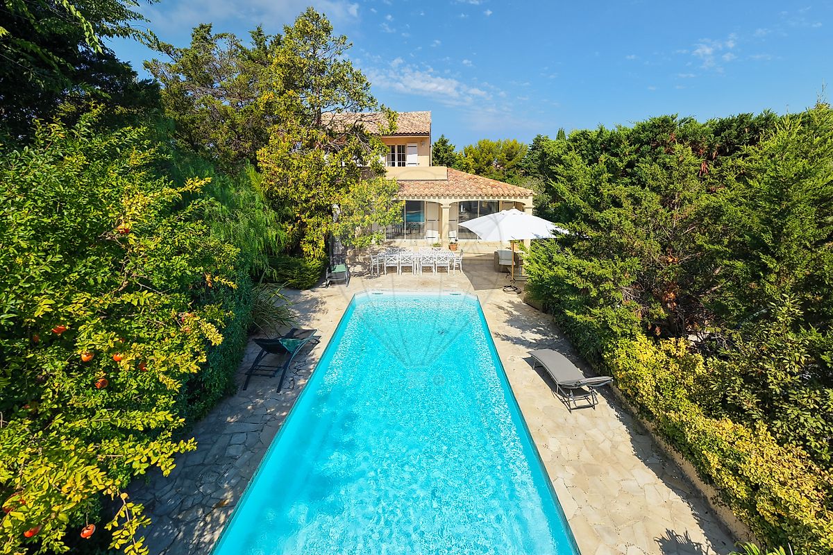 Maison 350 m² · à Marseille 8ème · 350 m² · 1 680 000 €