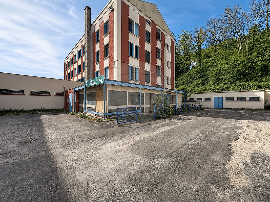 Immeuble 1520 m² · à Sochaux · 1 520 m² · 375 000 €