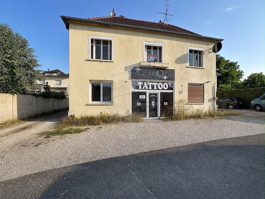 Maison 312 m² · à Étupes · 312 m² · 210 000 €