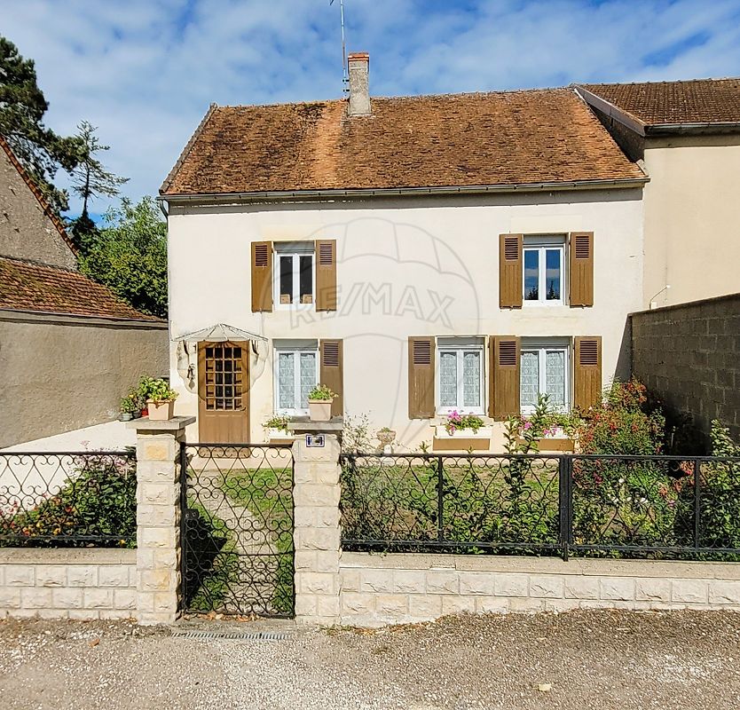 Maison 5 pièces 138 m² · à Alligny-Cosne · 138 m² · 134 900 €
