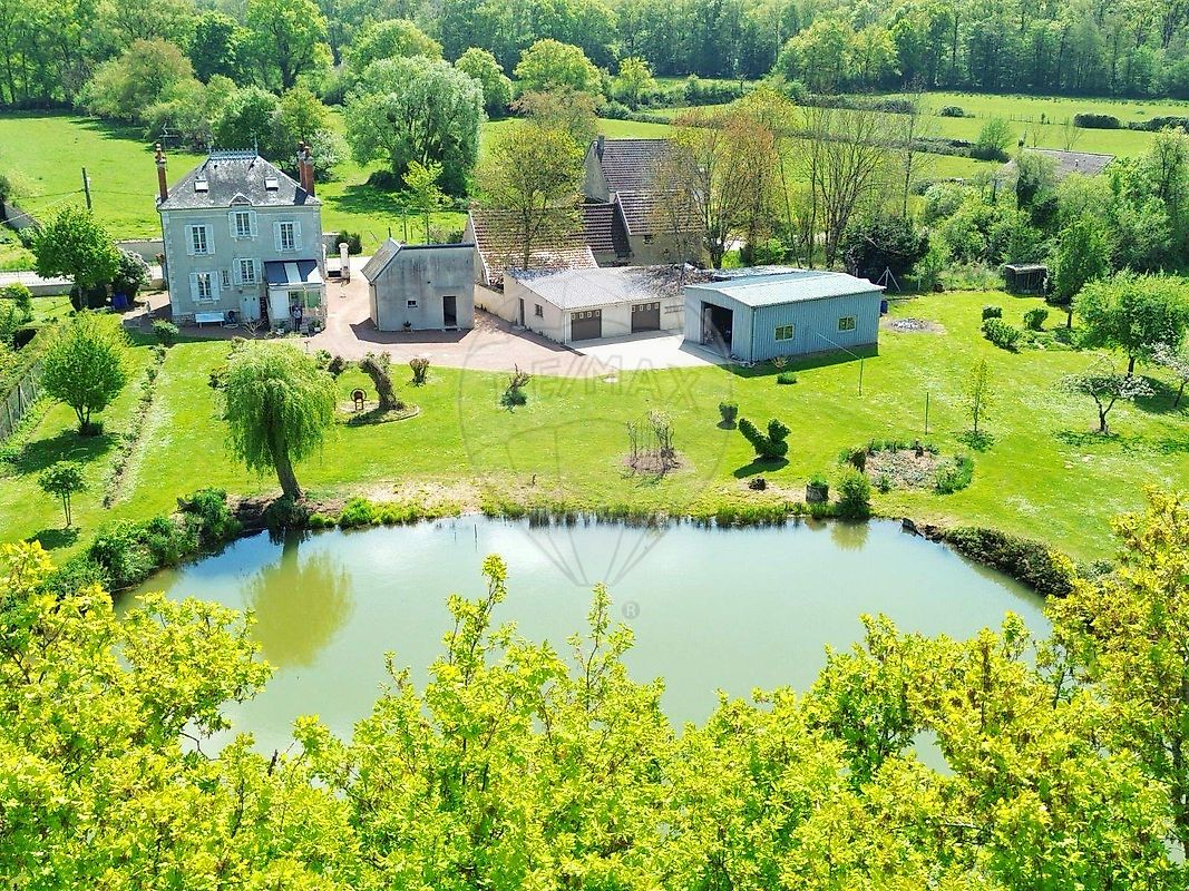 Maison 8 pièces 148 m² · à Cosne-Cours-sur-Loire · 148 m² · 350 000 €