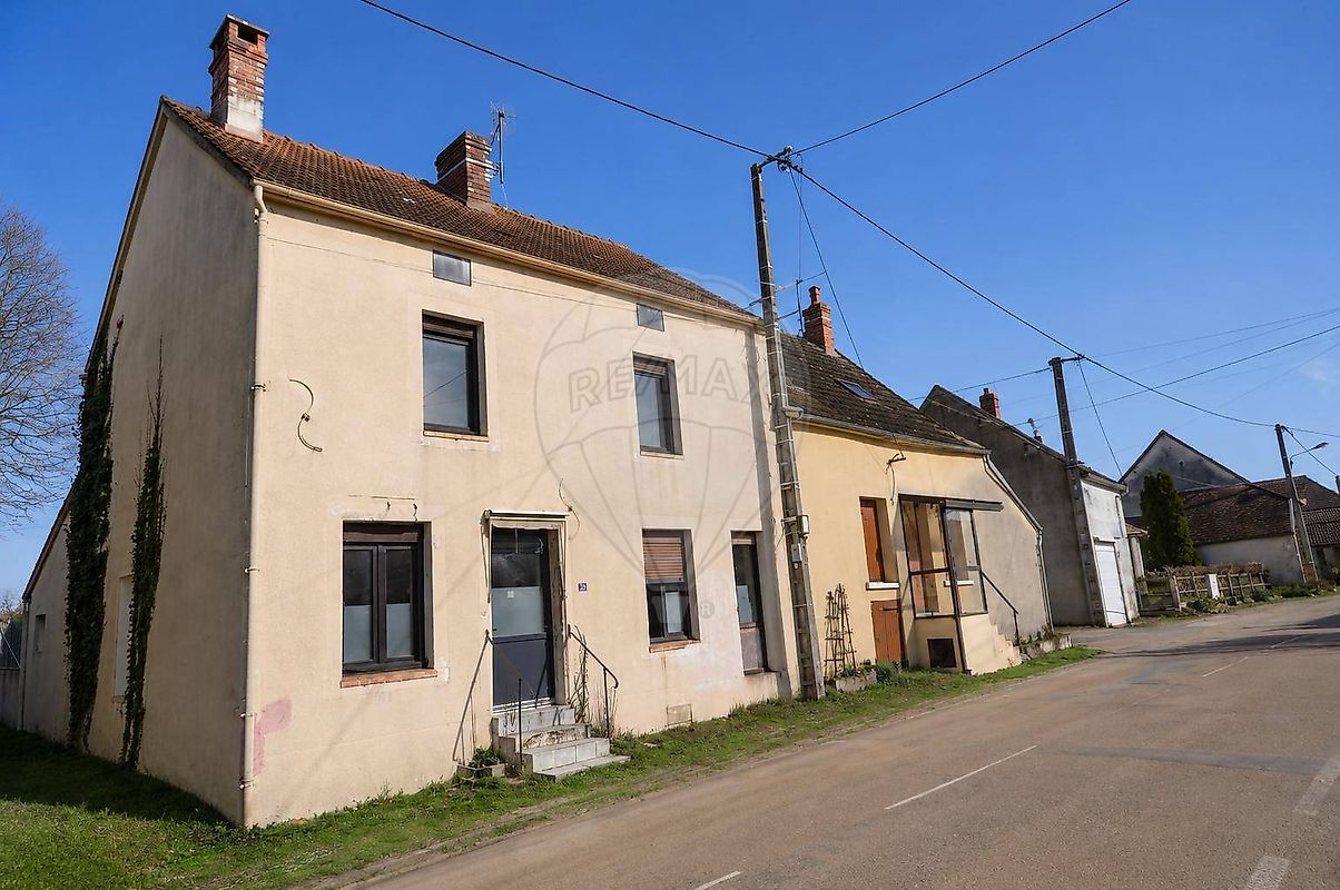 Maison 4 pièces 101 m² · à Saints-en-Puisaye · 101 m² · 65 000 €