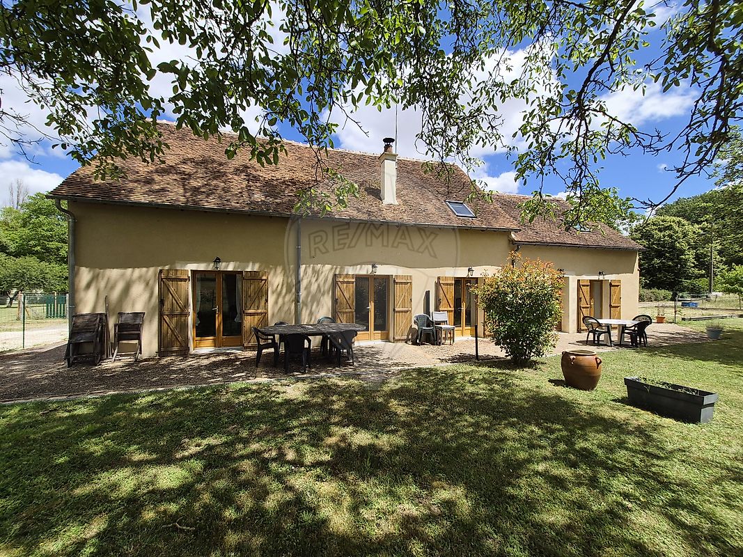 Maison 159 m² · à Cosne-Cours-sur-Loire · 159 m² · 164 900 €