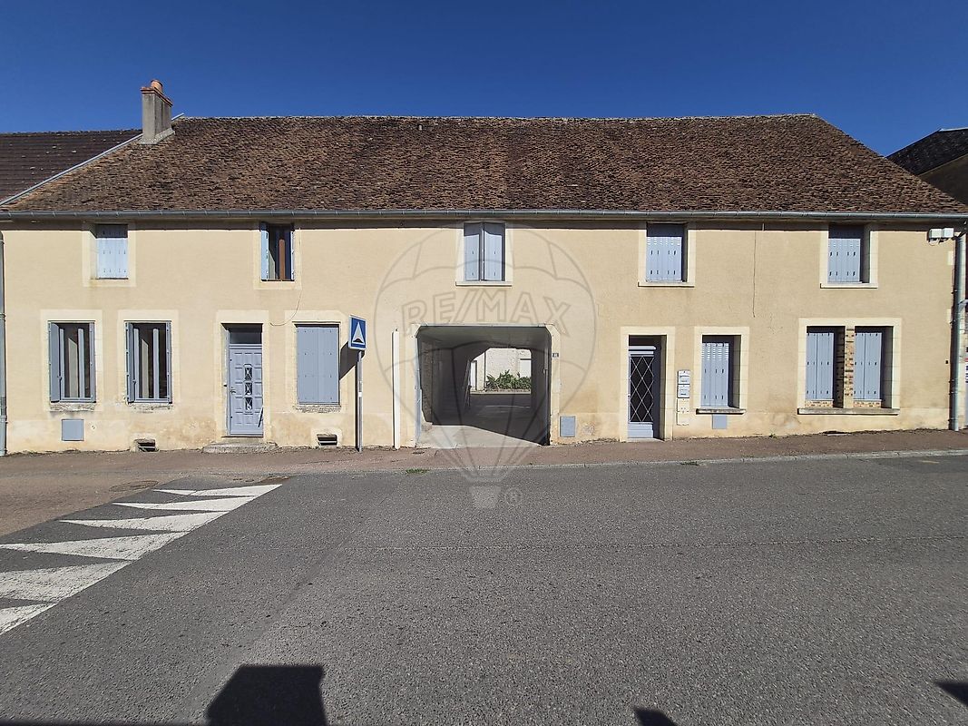 Immeuble 273 m² · à Mesves-sur-Loire · 273 m² · 177 900 €