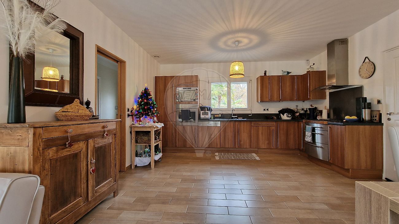 Maison à vendre , 6 pièces - Saint-Jean-d'Illac 33127