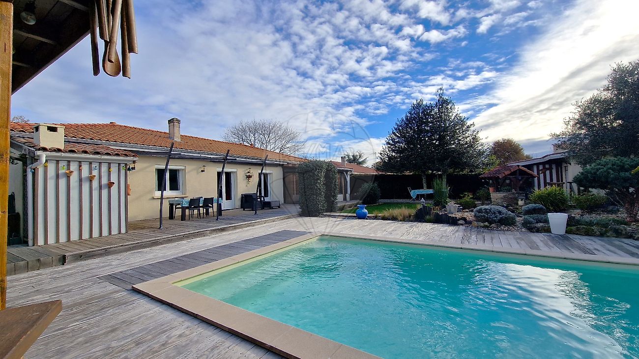 Maison à vendre , 6 pièces - Saint-Jean-d'Illac 33127