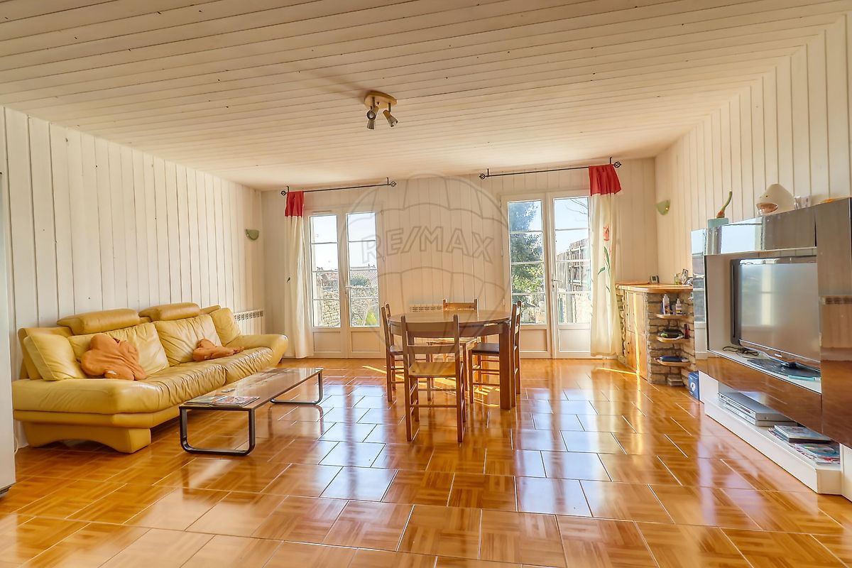 Maison 7 pièces 270 m² · à Nieul-sur-Mer · 270 m² · 316 400 €