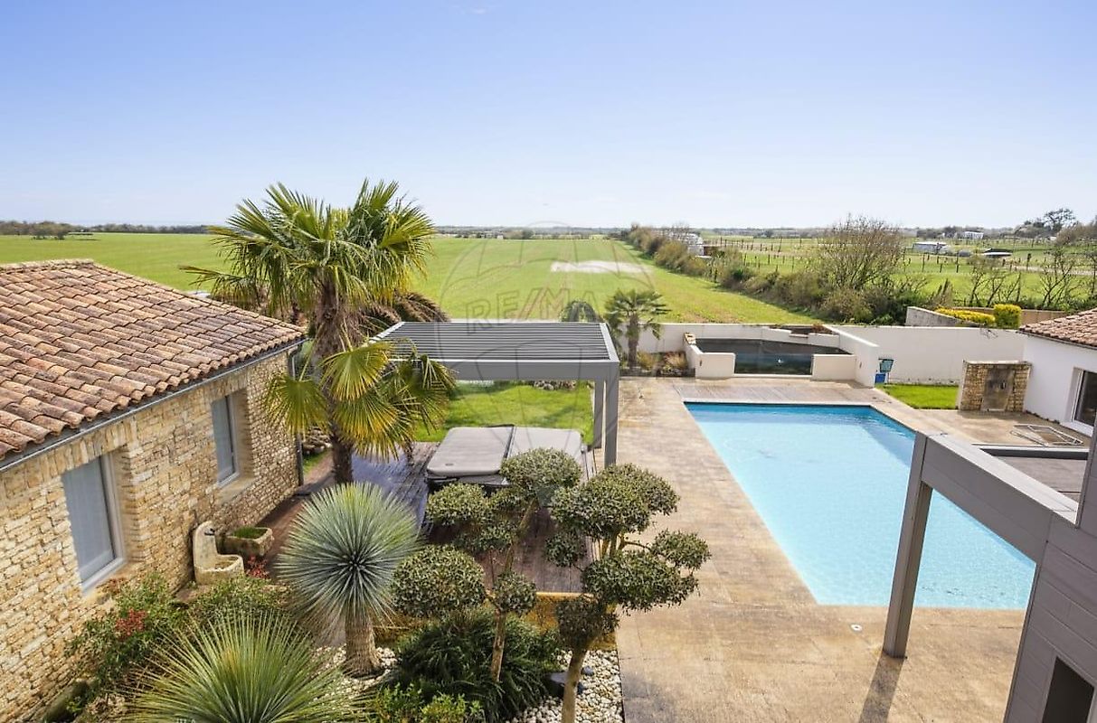 Maison 6 pièces 309 m² · à Marsilly · 309 m² · 1 390 000 €