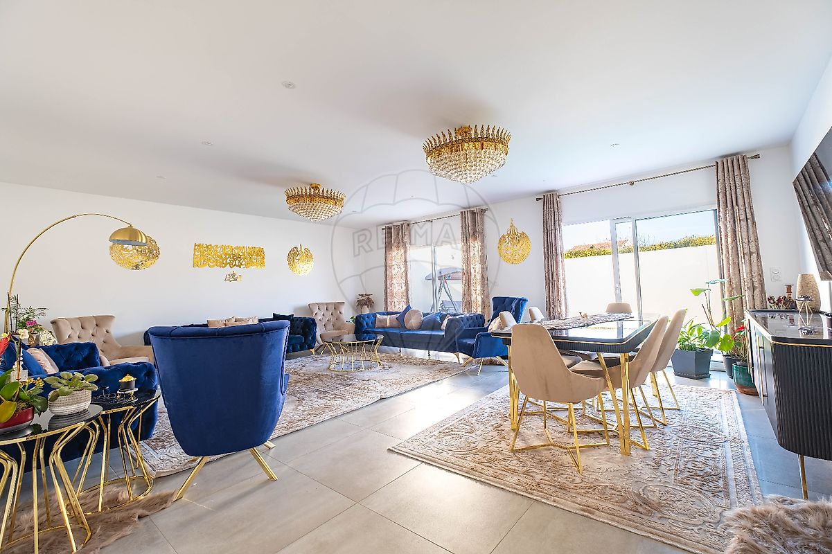 Maison 157 m² · à Charron · 157 m² · 430 000 €