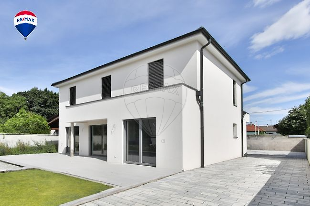 Maison 190 m² · à Village-Neuf · 190 m² · 840 000 €