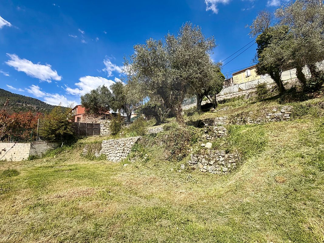 Terrain 4 pièces 90 m² · à Tourrette-Levens · 90 m² · 179 000 €