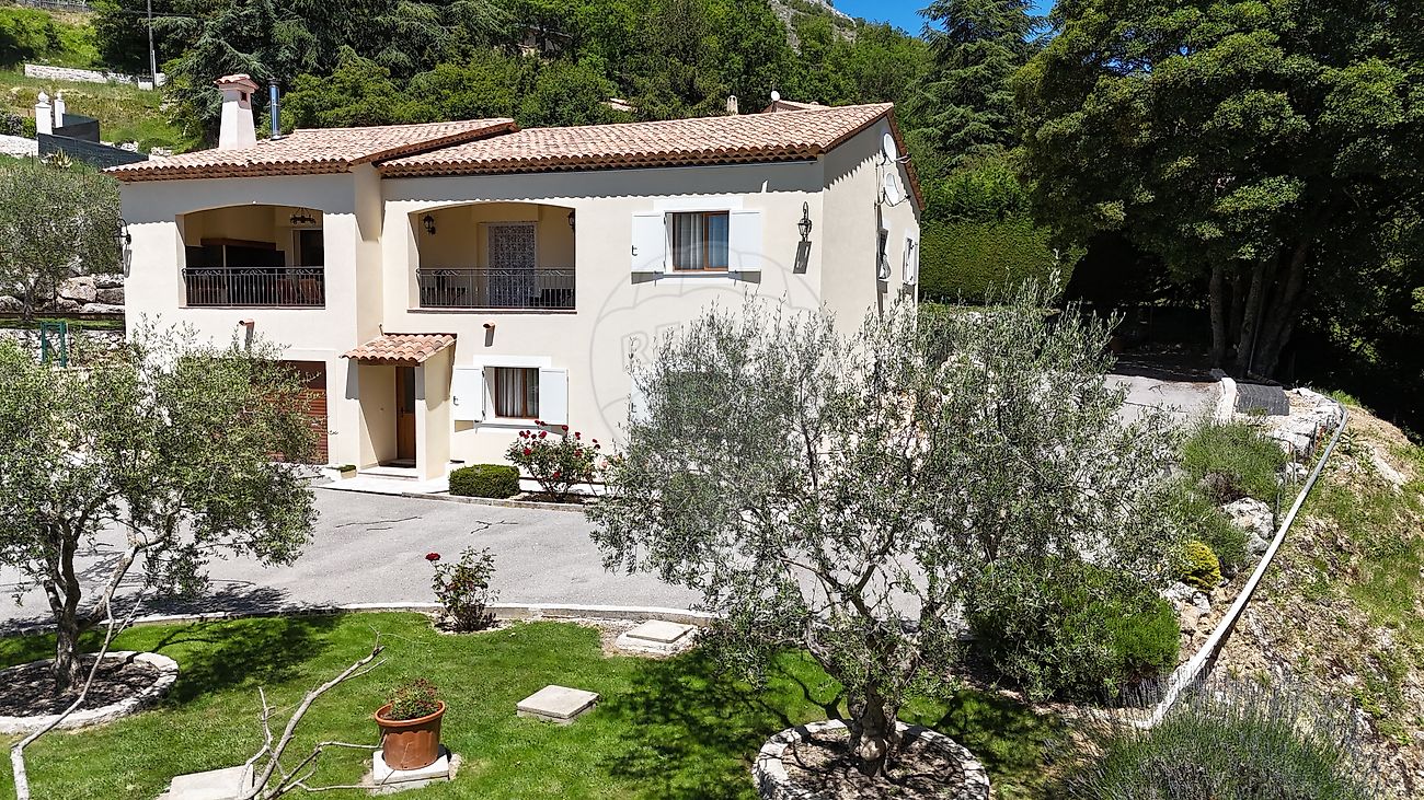 Maison 4 pièces 182 m² · à Coursegoules · 182 m² · 749 000 €