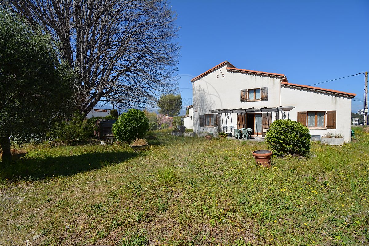 Maison 4 pièces 184 m² · à Villeneuve-Loubet · 184 m² · 649 000 €