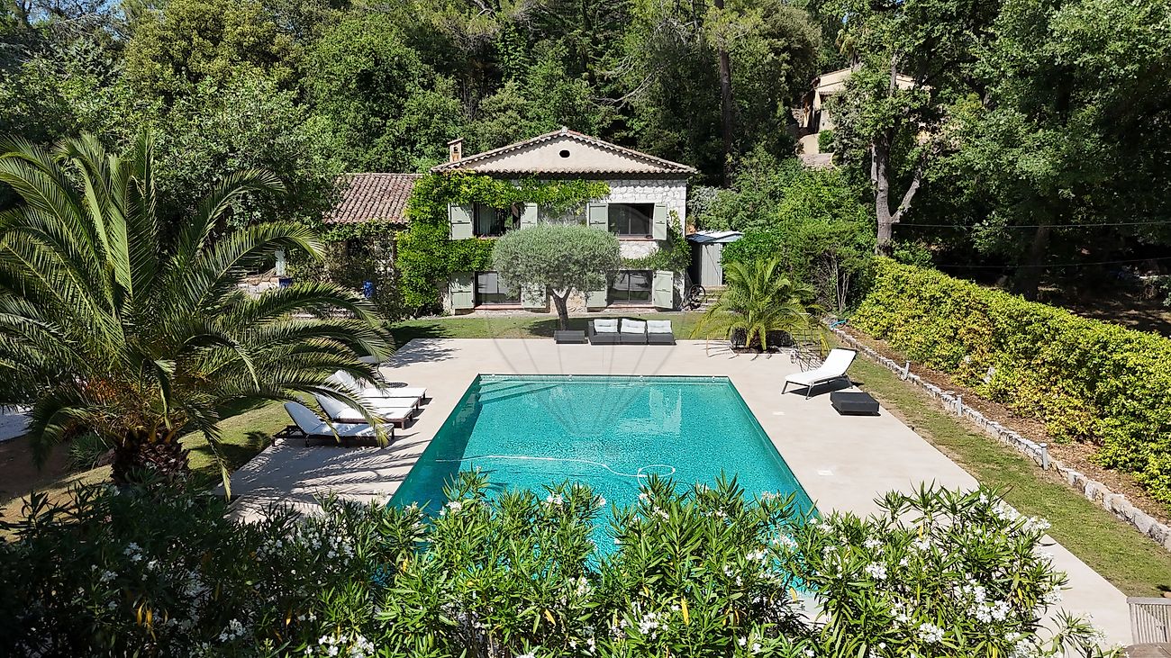 Maison 7 pièces 208 m² · à Roquefort-les-Pins · 208 m² · 1 490 000 €