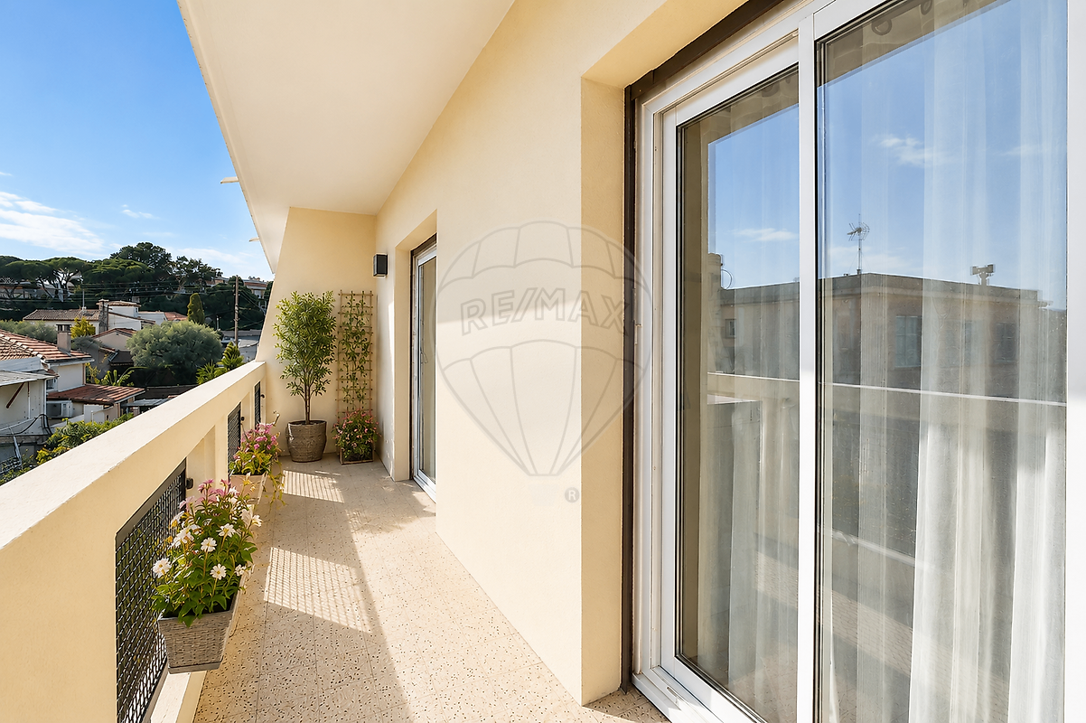 Appartement 52 m² · à Antibes · 52 m² · 240 000 €