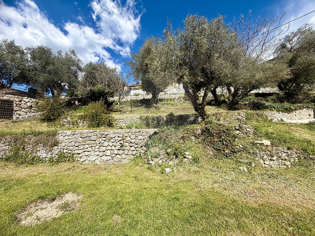Terrain 4 pièces 90 m² · à Tourrette-Levens · 90 m² · 169 000 €