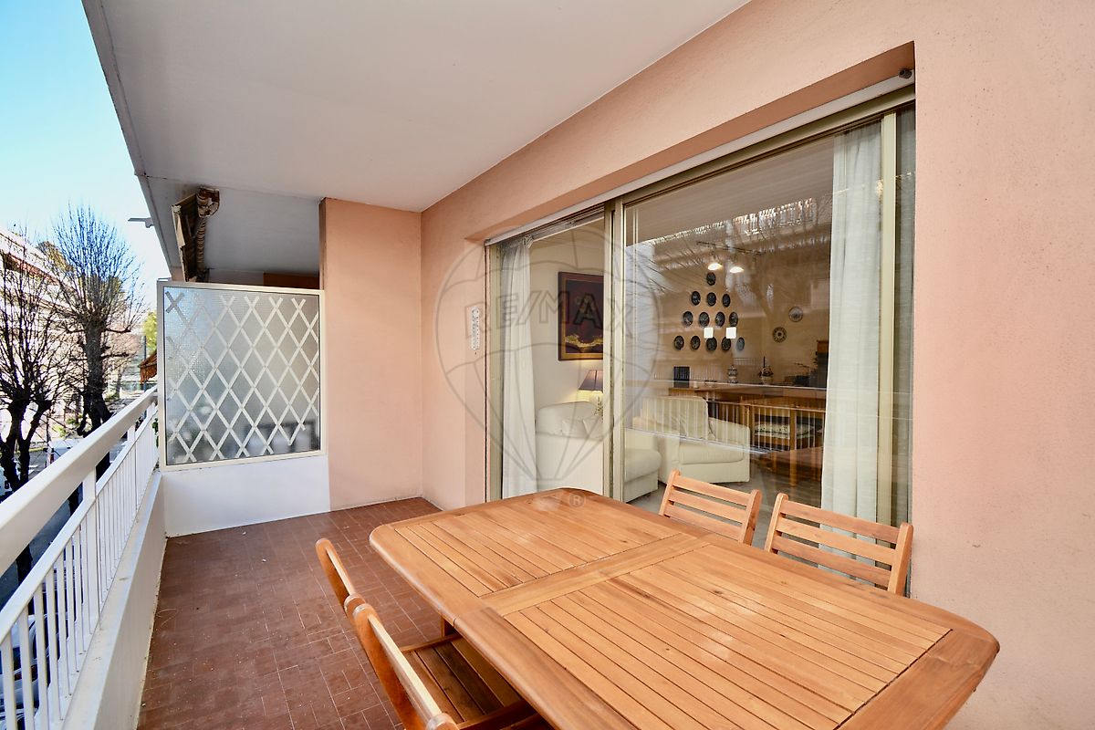 Appartement 2 pièces 52 m² · à Juan les Pins · 52 m² · 285 000 €