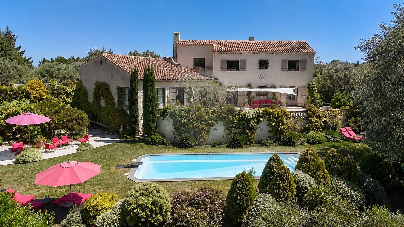 Maison 320 m² · à La Roquette-sur-Var · 320 m² · 998 000 €