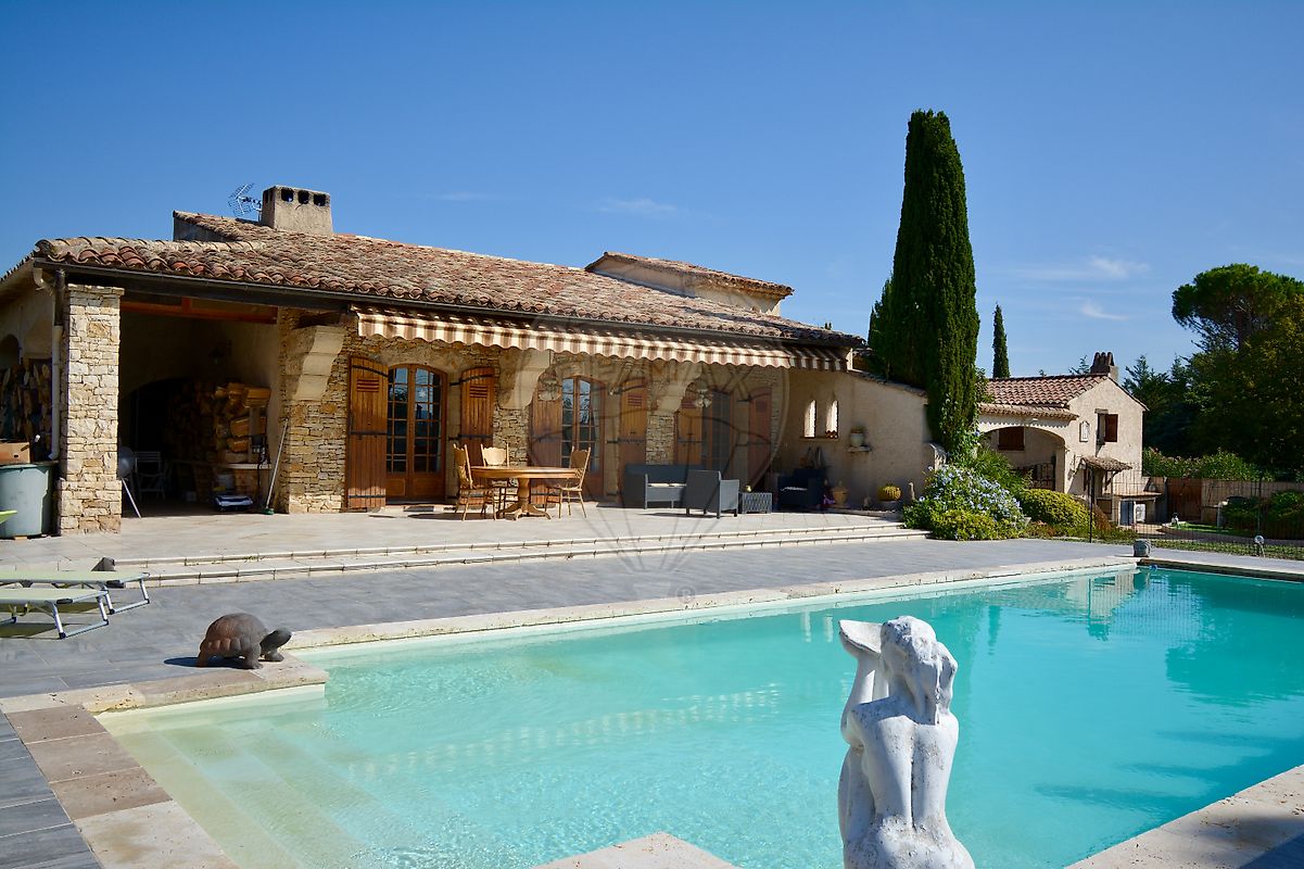 Maison 450 m² · à Le Muy · 450 m² · 1 580 000 €
