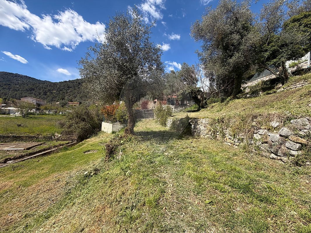 Terrain 90 m² · à Tourrette-Levens · 90 m² · 169 000 €