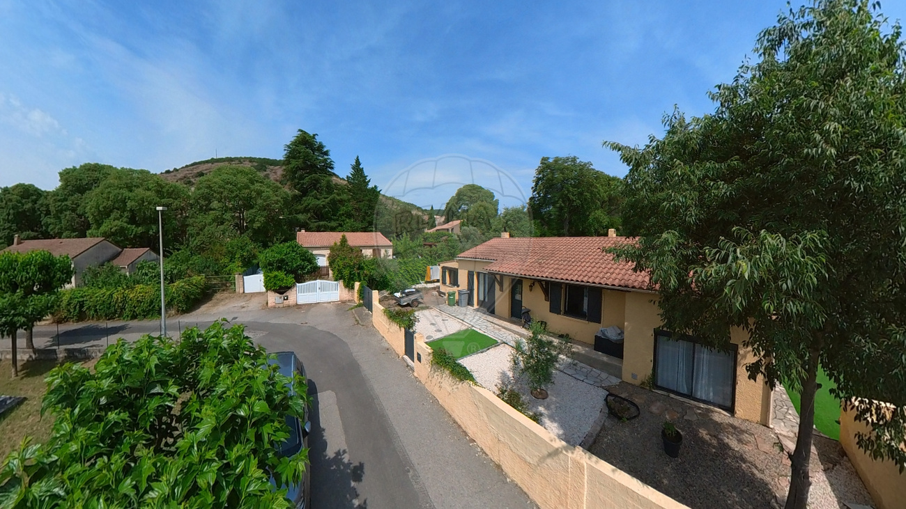 Main Photo of a 5 bedroom  Maison for sale