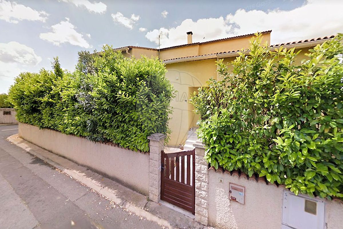 Main Photo of a 4 bedroom  Maison for sale