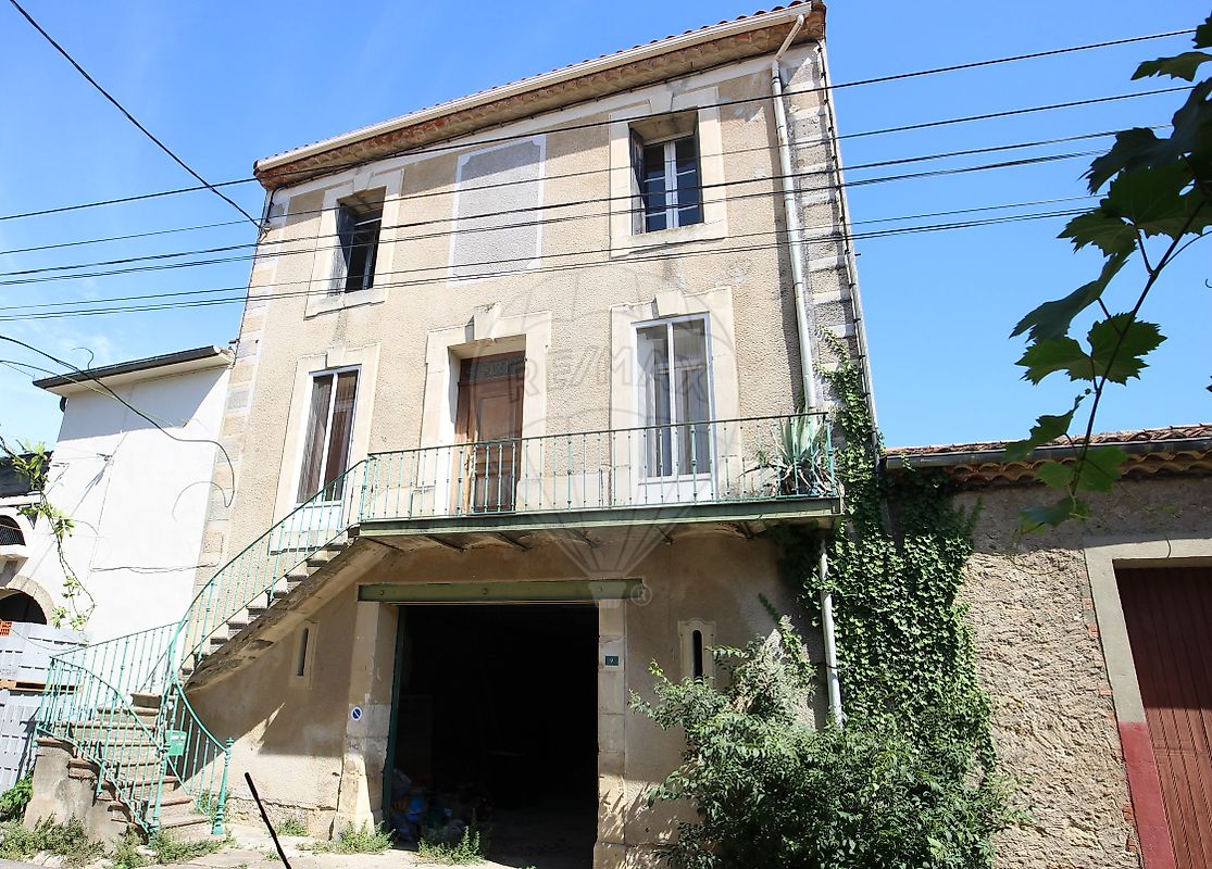 Main Photo of a 5 bedroom  Maison for sale