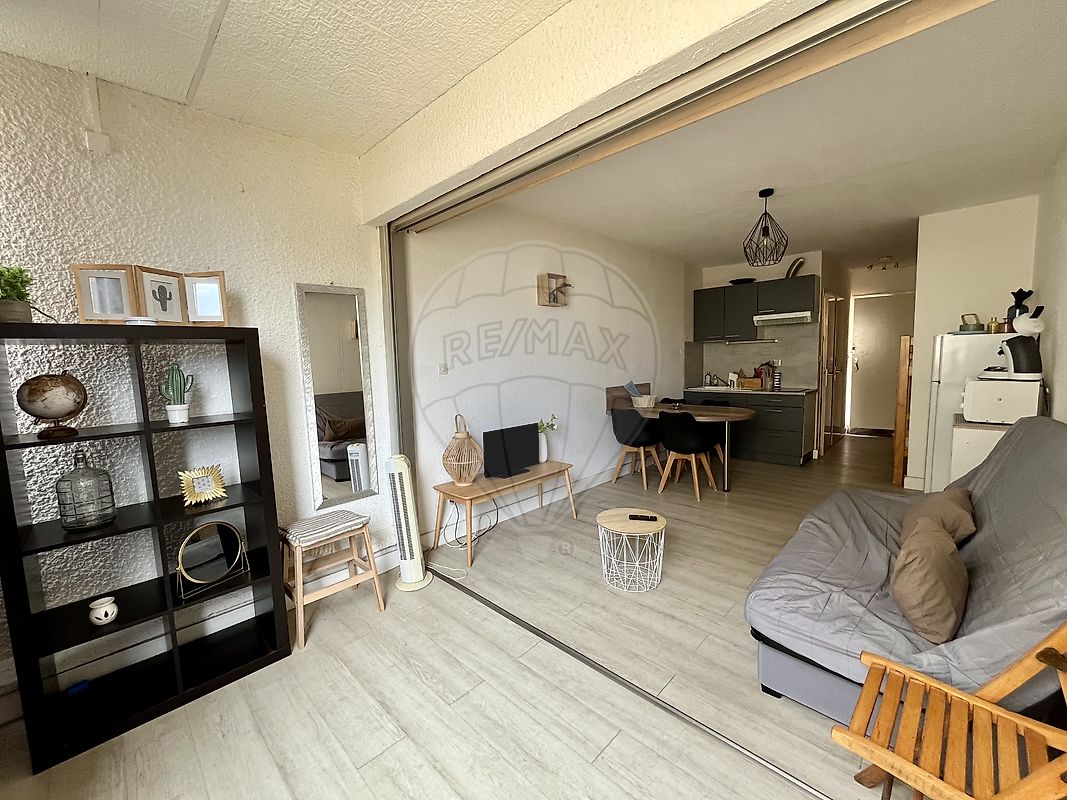 Main Photo of a 1 bedroom  Apartment for sale