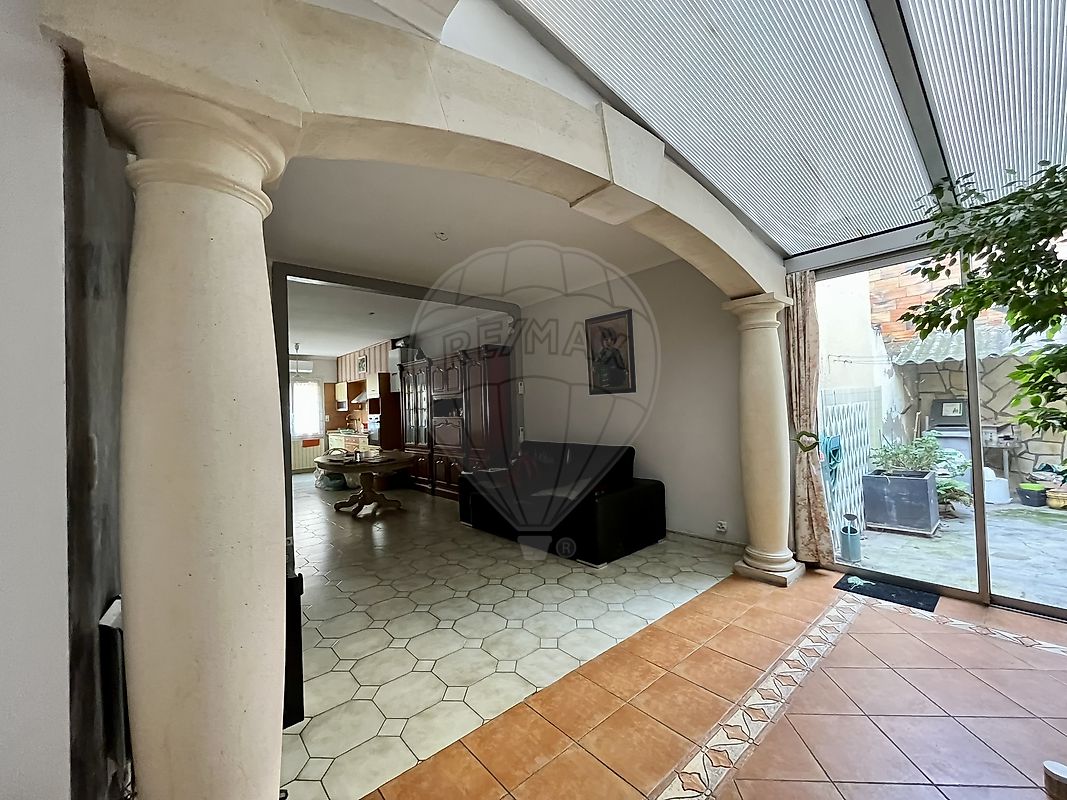 Main Photo of a 3 bedroom  Maison for sale