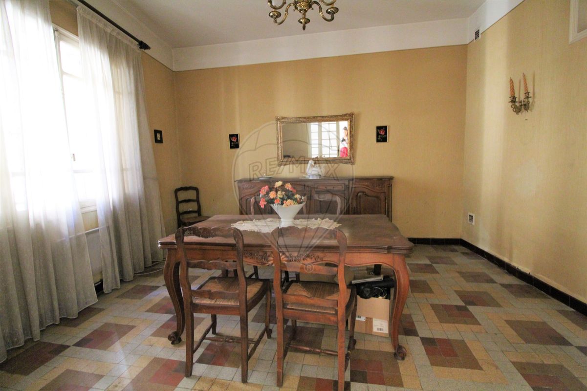 Main Photo of a 4 bedroom  Maison for sale