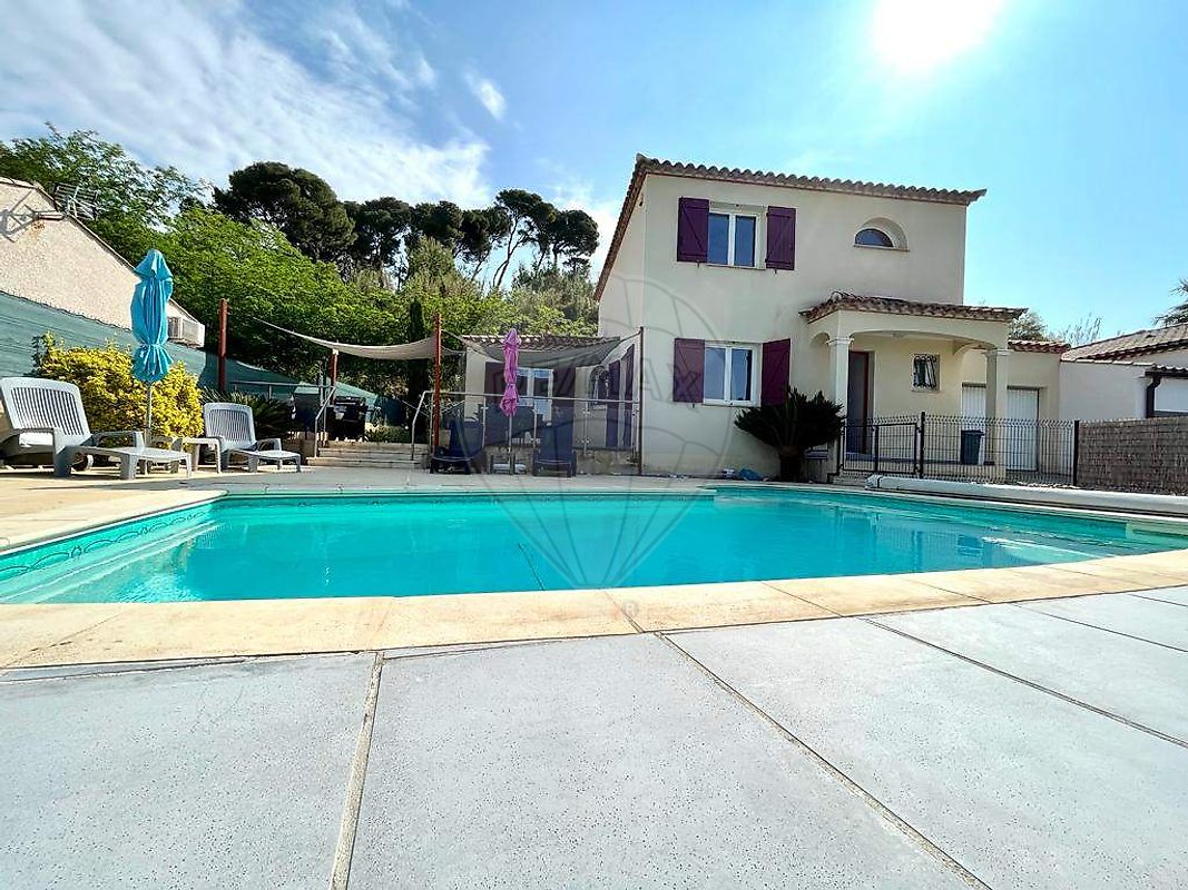 Main Photo of a 3 bedroom  Maison for sale