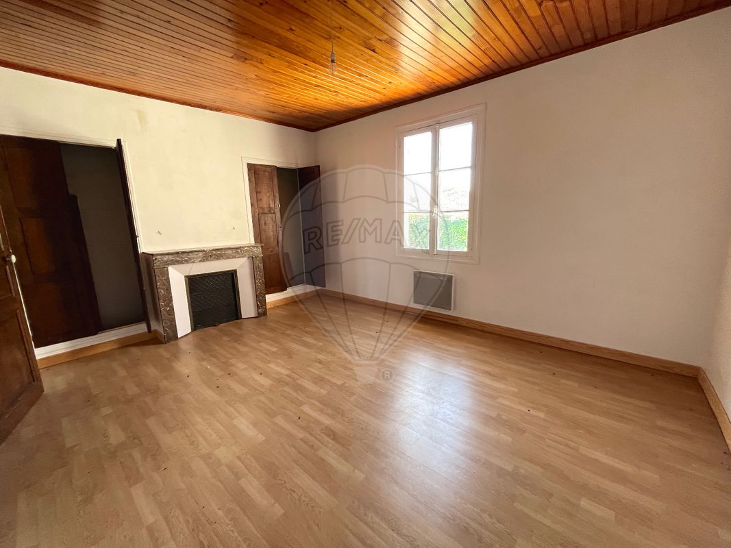 Main Photo of a 3 bedroom  Maison for sale