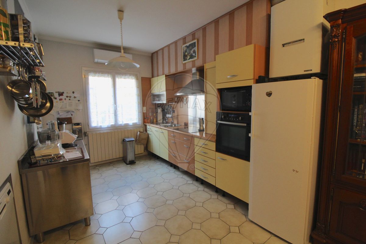 Main Photo of a 3 bedroom  Maison for sale