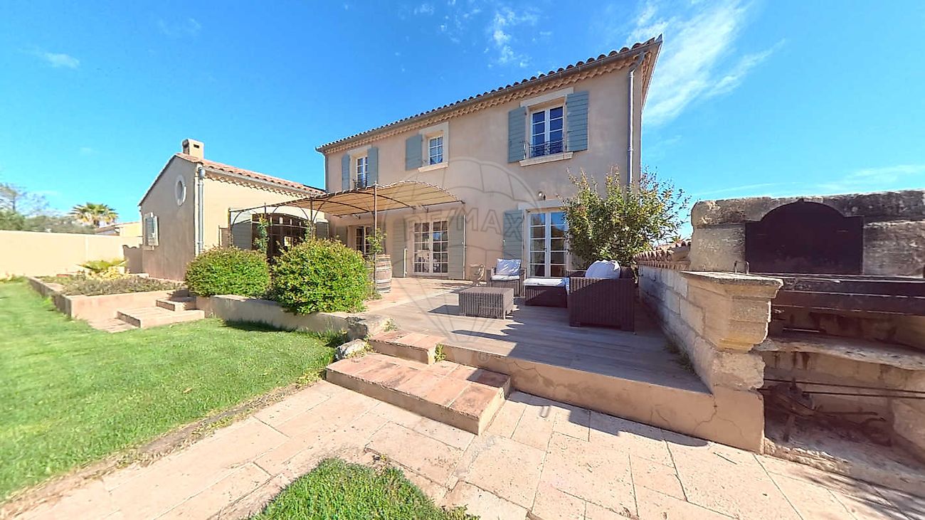 Main Photo of a 3 bedroom  Maison for sale