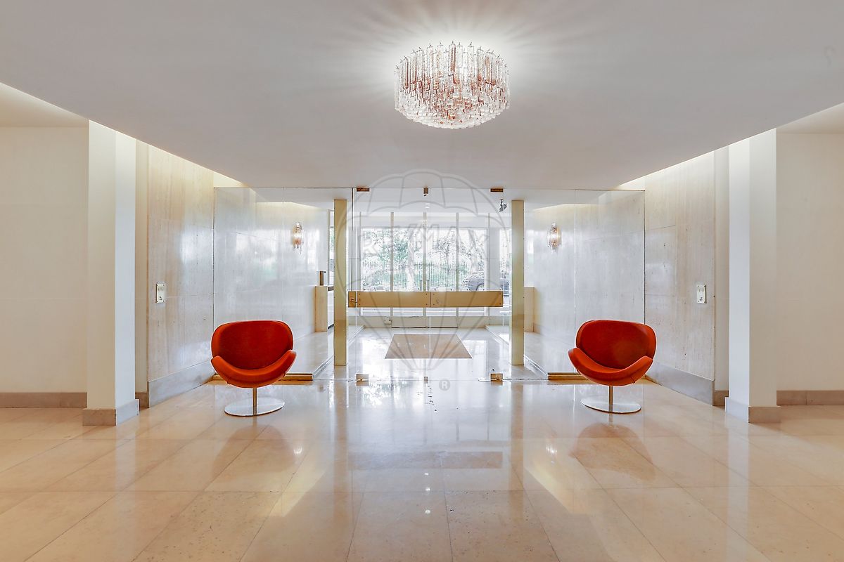 Appartement 10 pièces 141 m² · à Paris 16ème · 141 m² · 1 430 000 €