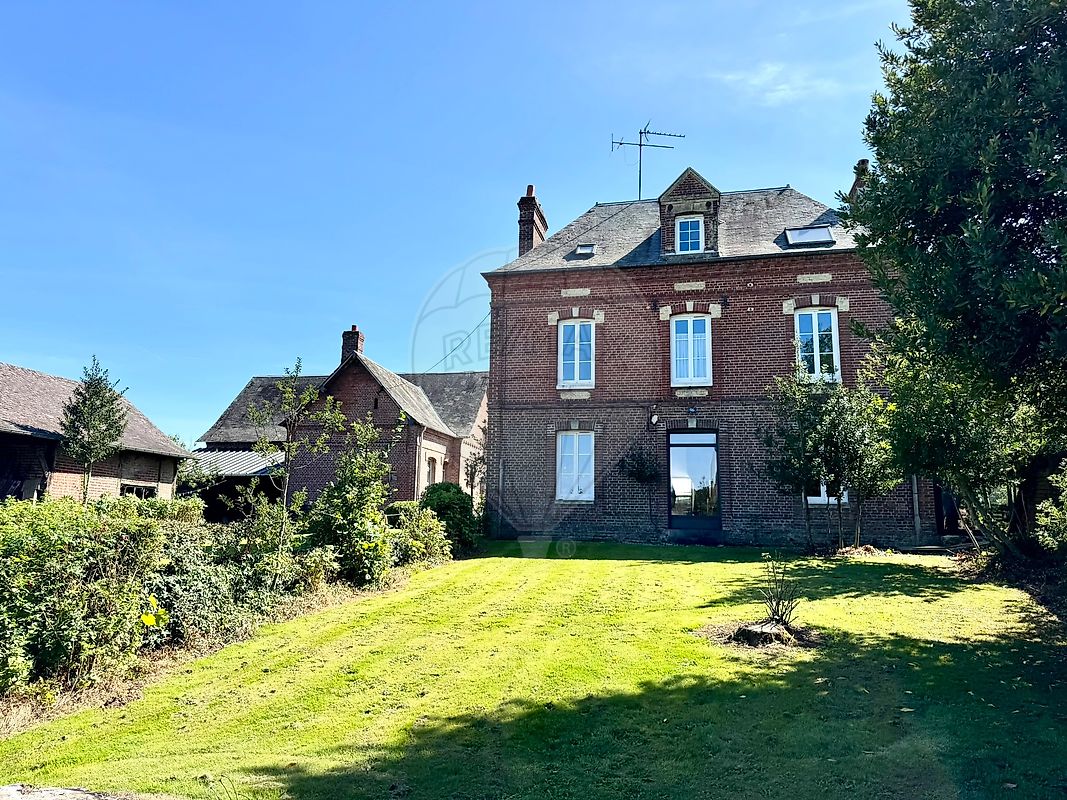 Maison 9 pièces 177 m² · à Forges-les-Eaux · 177 m² · 450 000 €