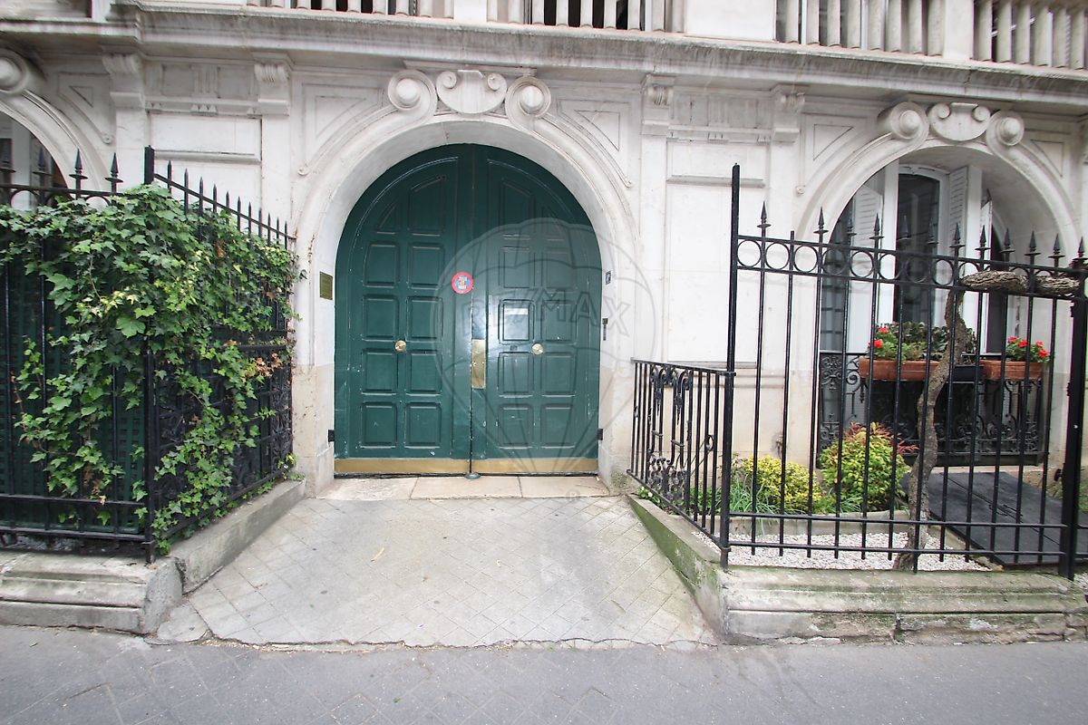 Stationnement à louer - Paris 16ème · 12 m² · 250 €