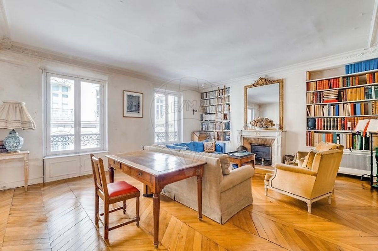 Appartement 157 m² · à Paris 7ème · 157 m² · 1 950 000 €