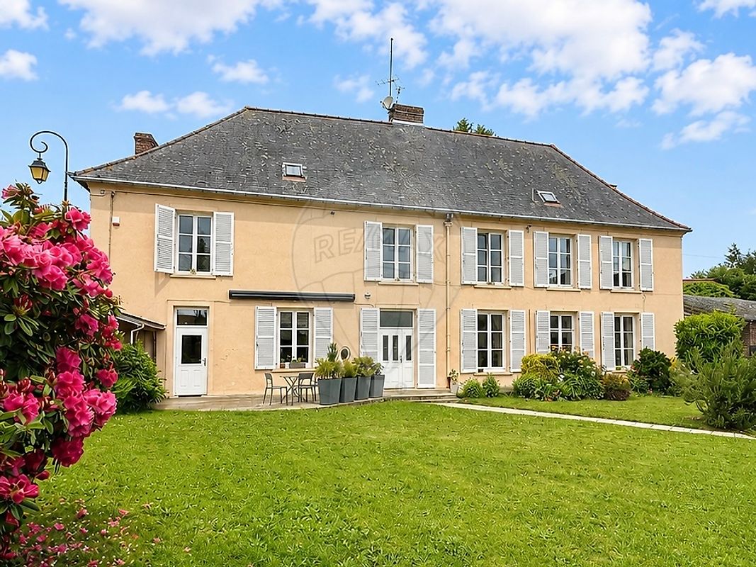 Maison 2 pièces 200 m² · à Nanteuil-le-Haudouin · 200 m² · 650 000 €