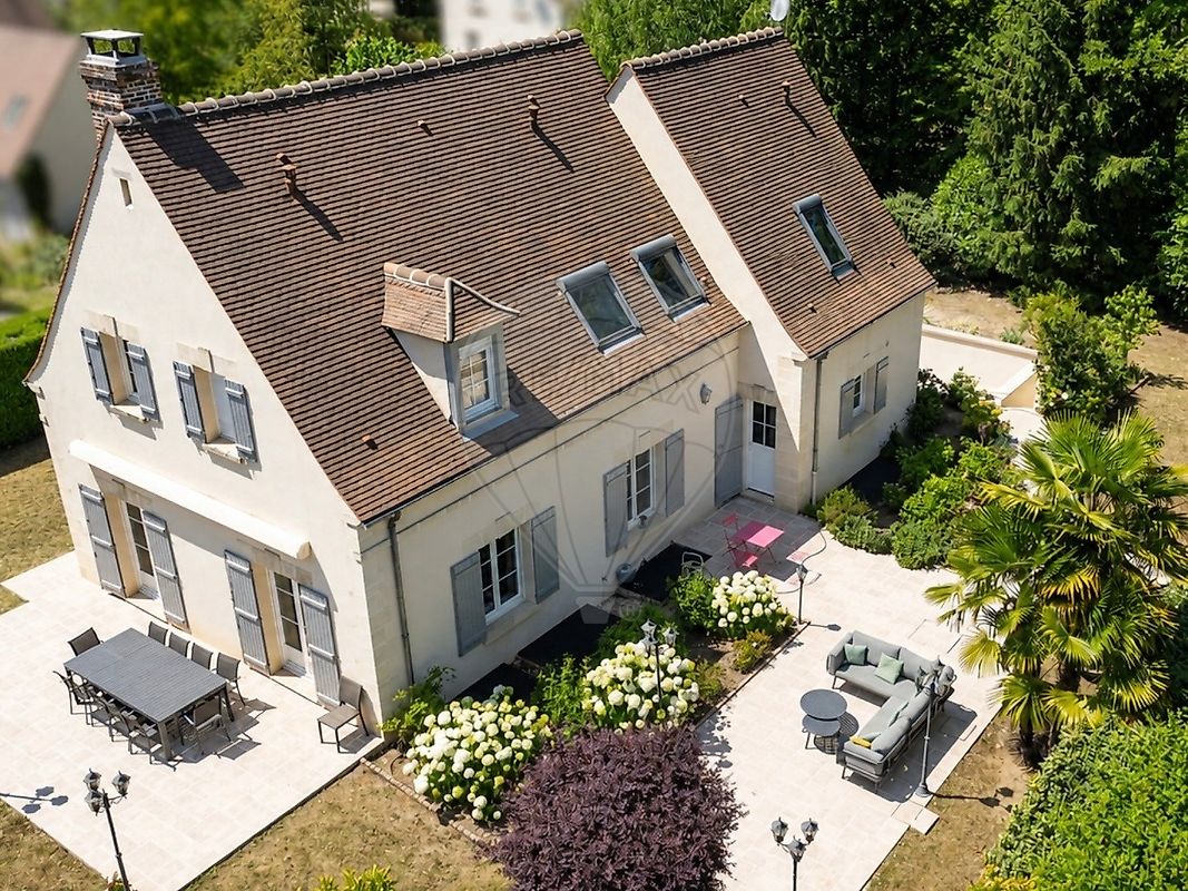 Maison 180 m² · à Senlis · 180 m² · 685 000 €