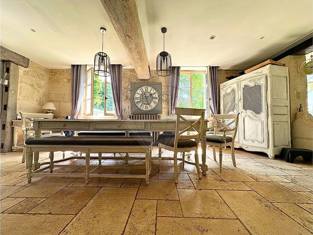 Maison 15 pièces 600 m² · à Crépy-en-Valois · 600 m² · 698 000 €