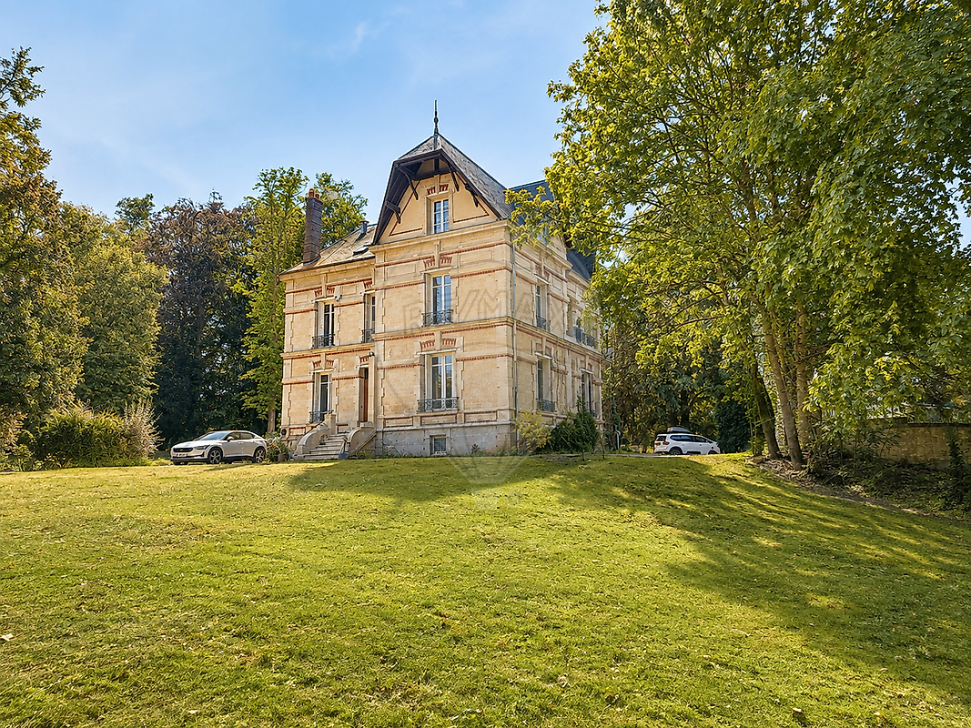 Maison 3 pièces 460 m² · à Chantilly · 460 m² · 1 690 000 €