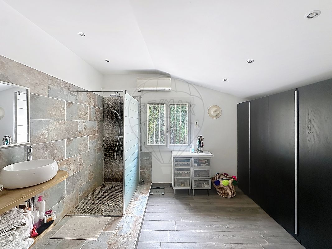 House for sale, 8 rooms