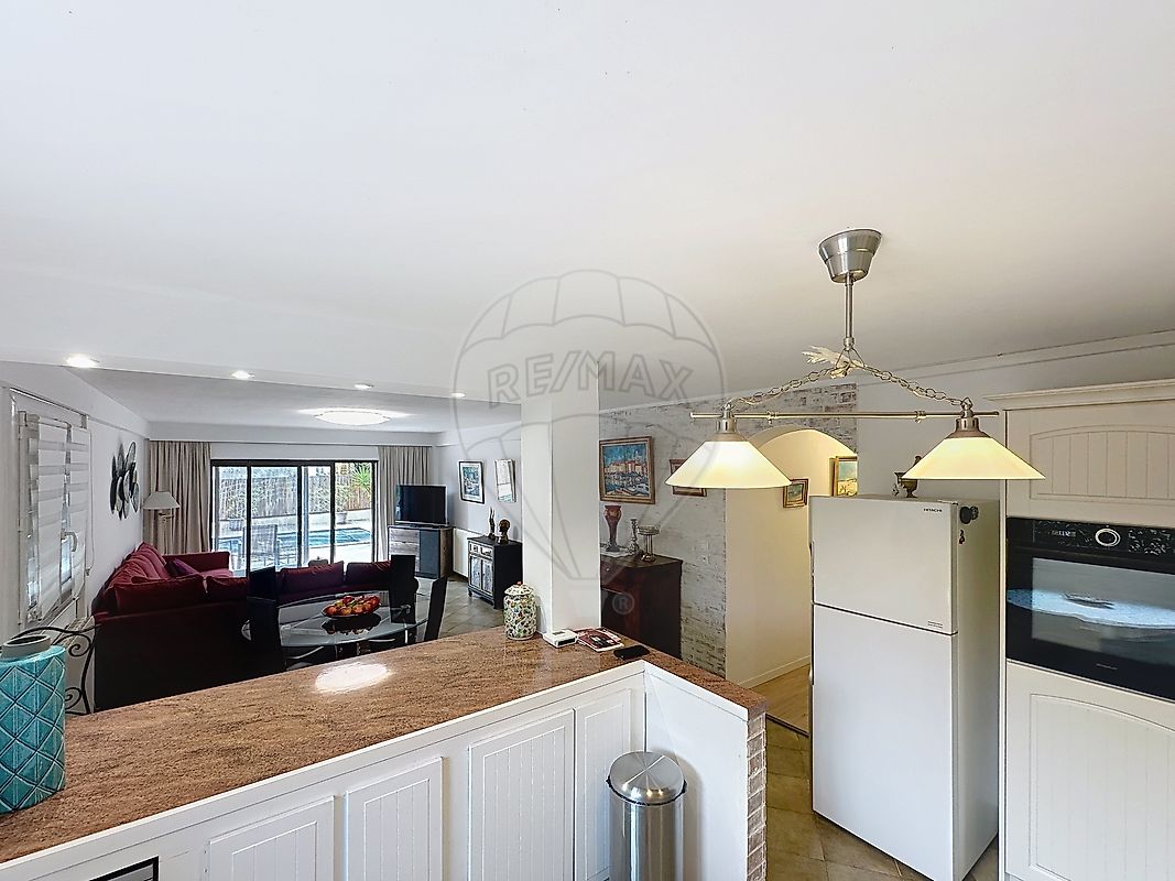 Maison à vendre, 8 pièces - Bagnols-sur-Cèze 30200