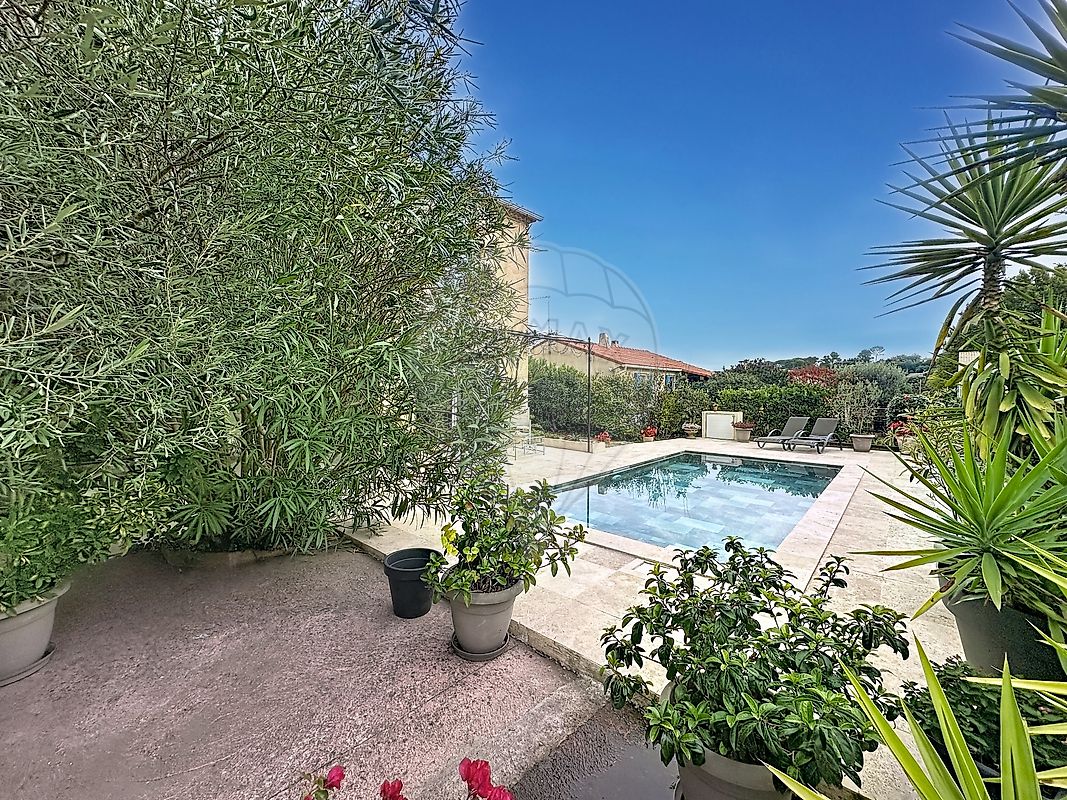 Maison à vendre, 8 pièces - Bagnols-sur-Cèze 30200