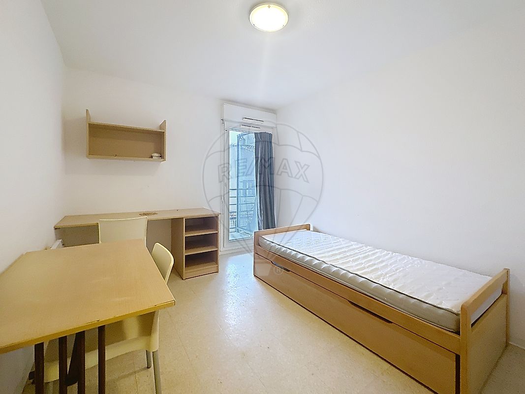 Appartement à louer, 1 pièce - Nîmes 30900