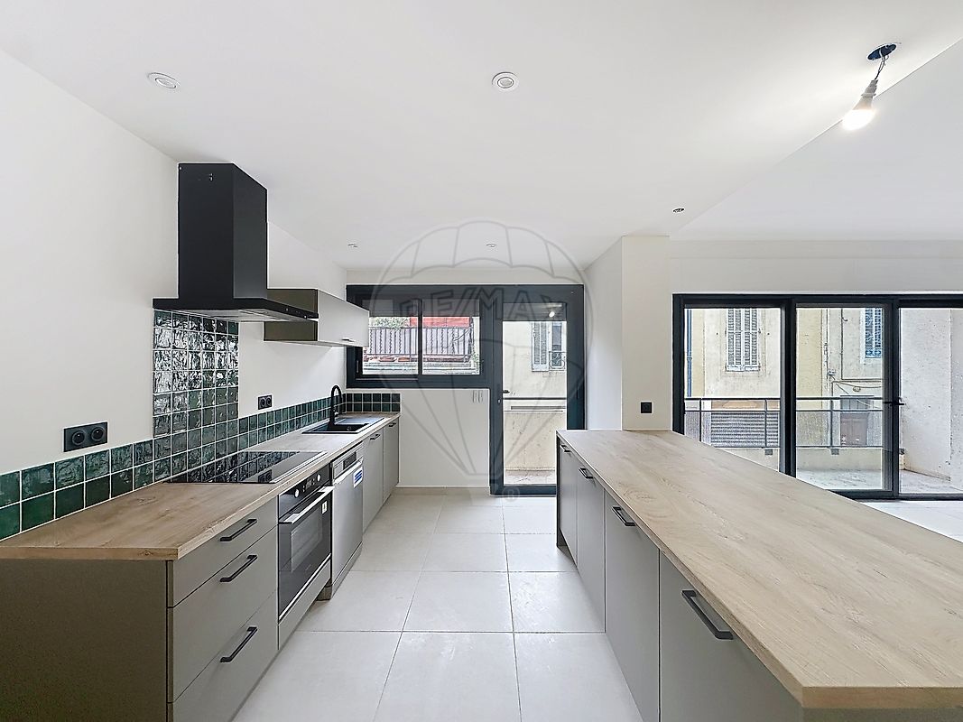 Appartement à vendre, 5 pièces - Nîmes 30000