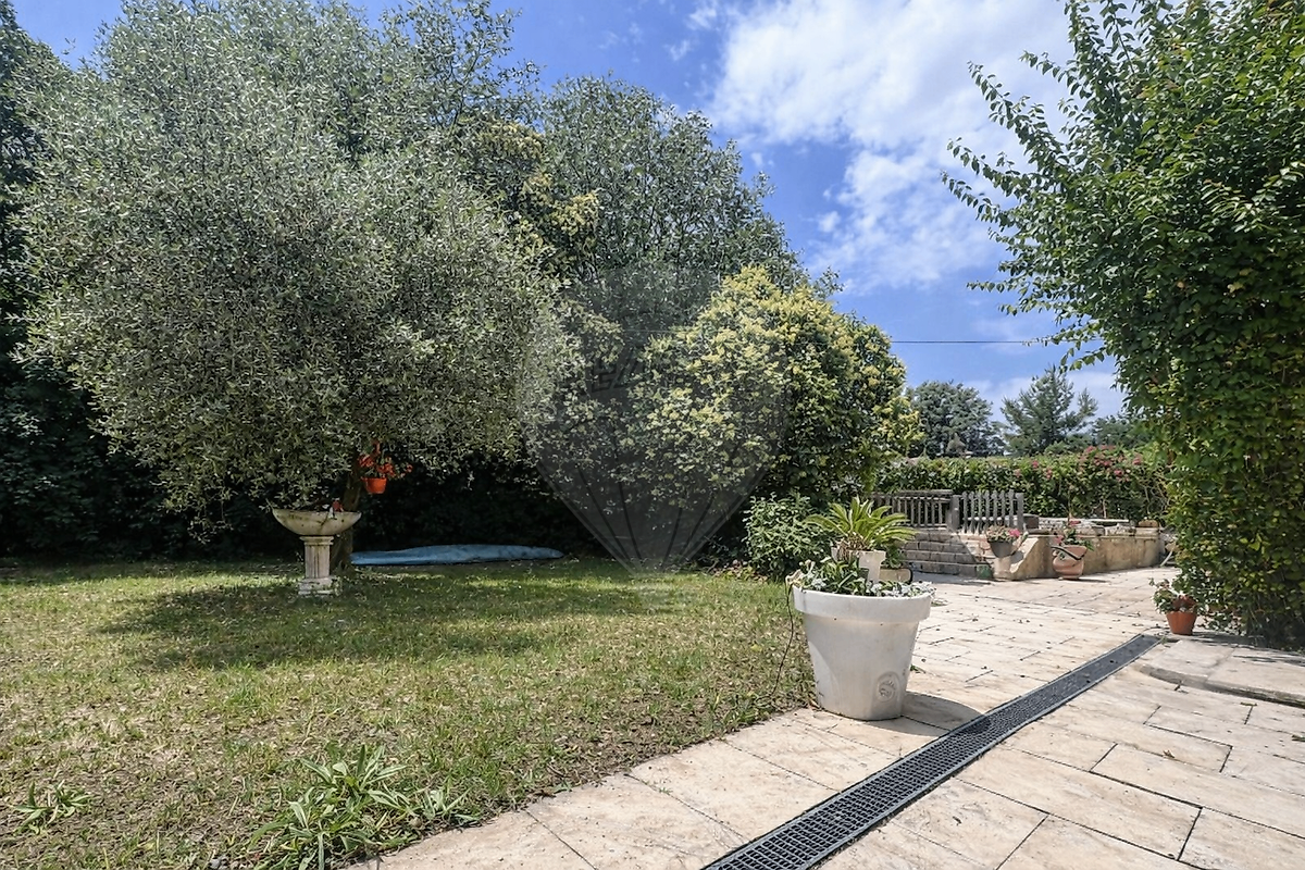 Maison à vendre, 8 pièces - Sainte-Anastasie 30190