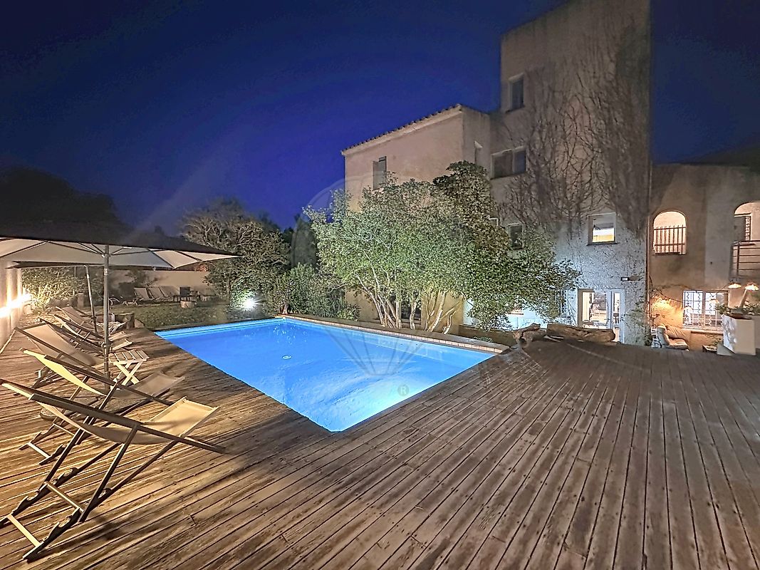 Maison à vendre, 11 pièces - Nîmes 30900